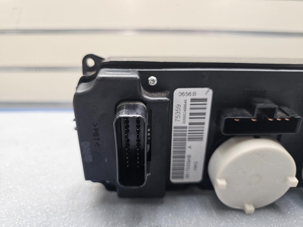 04-07 Dodge Caravan Town Country Dash AC Climate Temperature Heater Control OEM