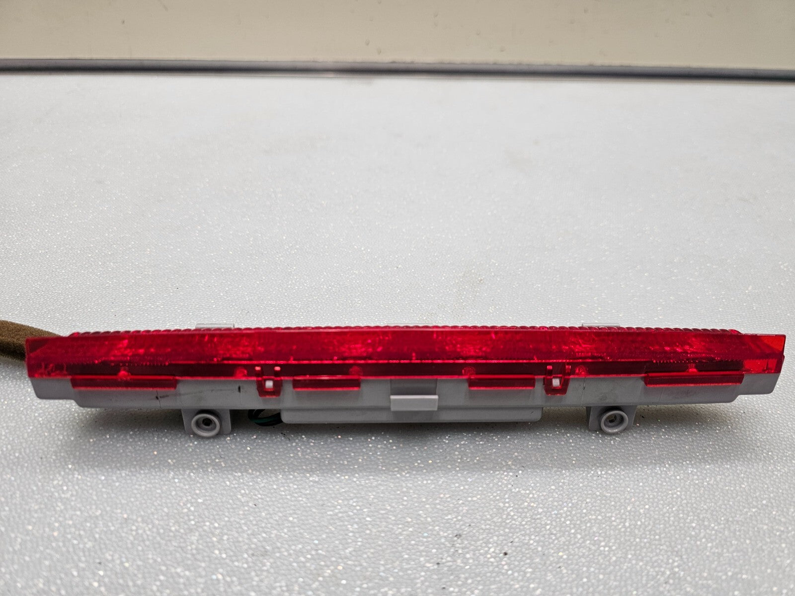 🔥2011-2014 HYUNDAI SONATA REAR HIGH MOUNT 3RD THIRD BRAKE STOP LIGHT LAMP OEM