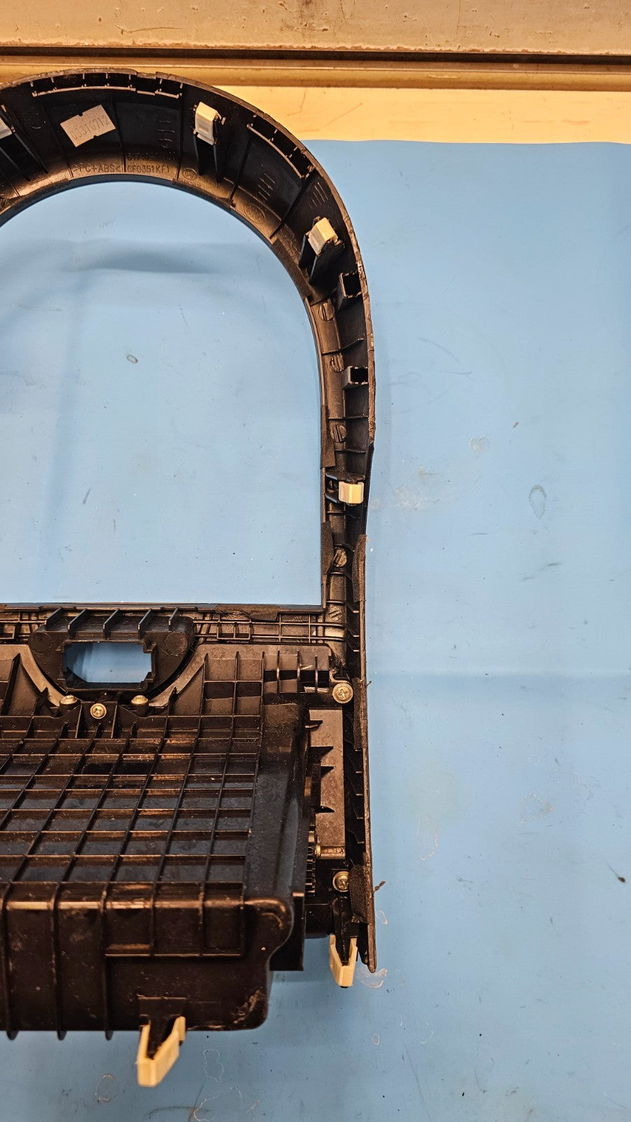 10-11 KIA SOUL PLUS CENTER DASH FM RADIO STEREO DISPLAY TRIM PANEL BEZEL GRAY
