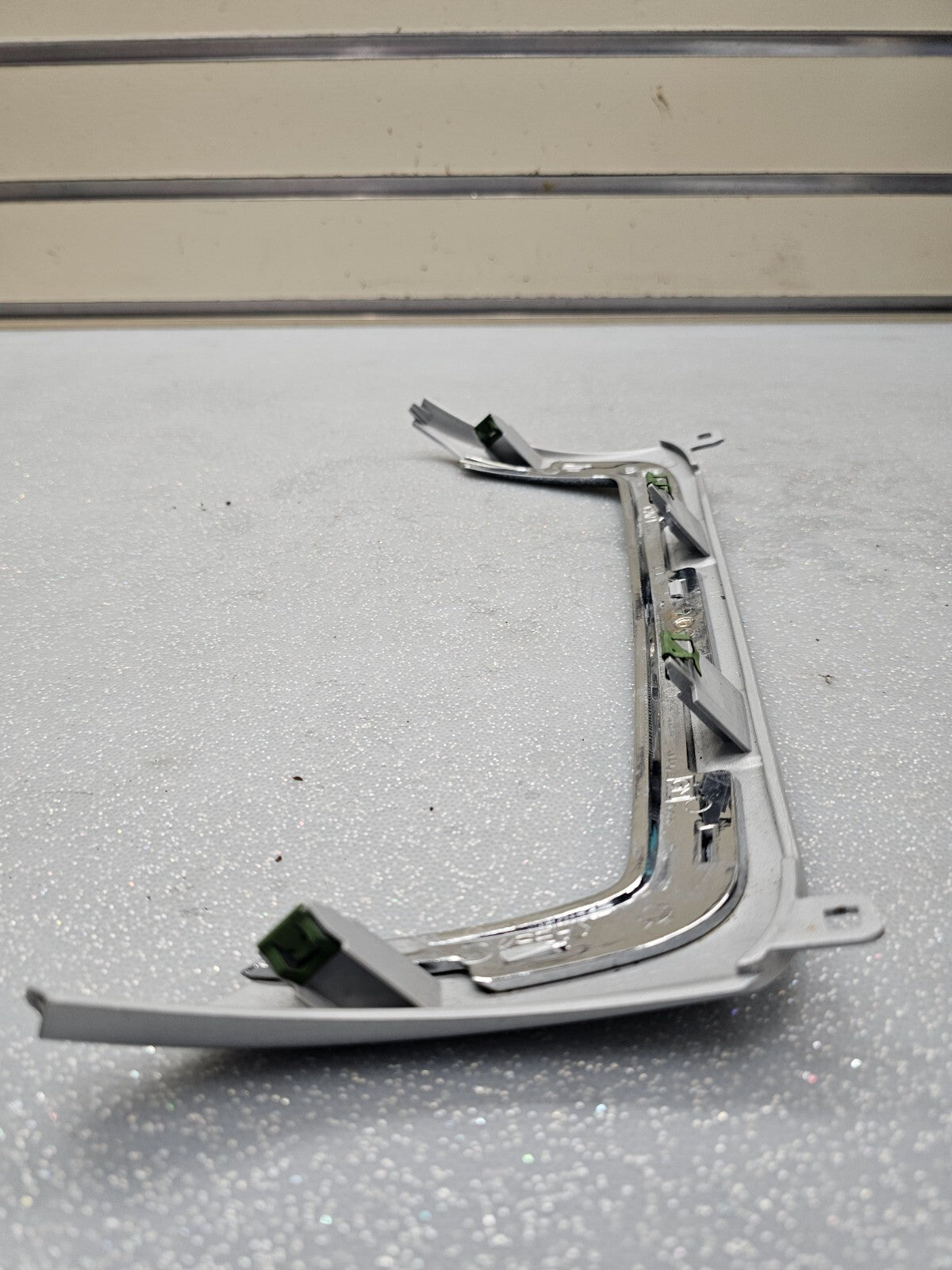 🔥08-12 Chevy MALIBU Center Dash Radio Bezel Panel UPPER Vent Trim SILVER B8