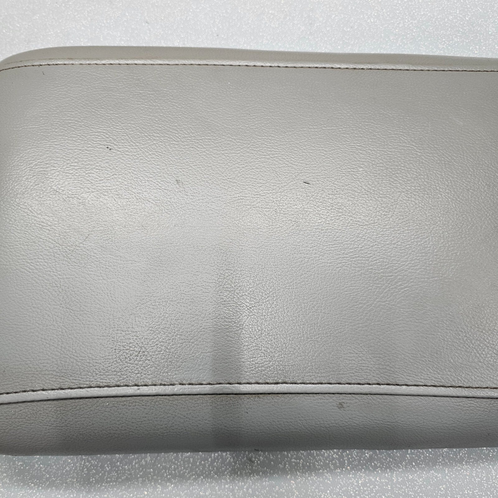 03-06 EXPEDITION Center Console Arm Rest Storage Cover Top Pad Lid Assembly Gray