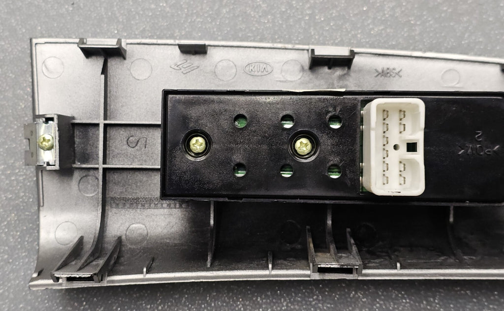 🔥05-10 Kia Sportage Front Right Passenger Window Control Switch Bezel Silver