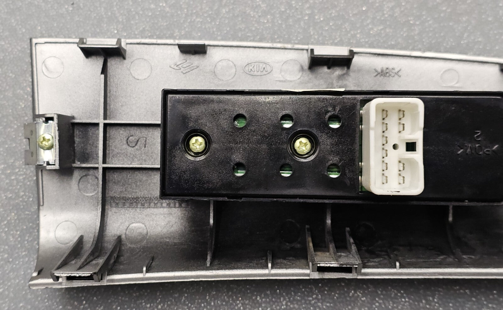 🔥05-10 Kia Sportage Front Right Passenger Window Control Switch Bezel Silver
