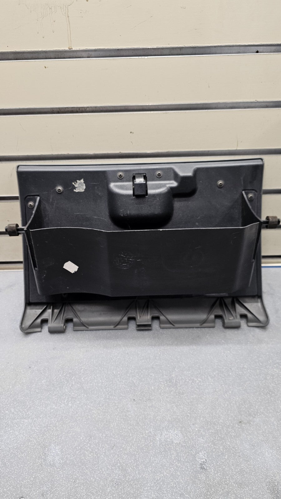 🔥01-07 CARAVAN TOWN COUNTRY VOYAGER DASH GLOVE BOX COMPARTMENT ASSEMBLY GRAY