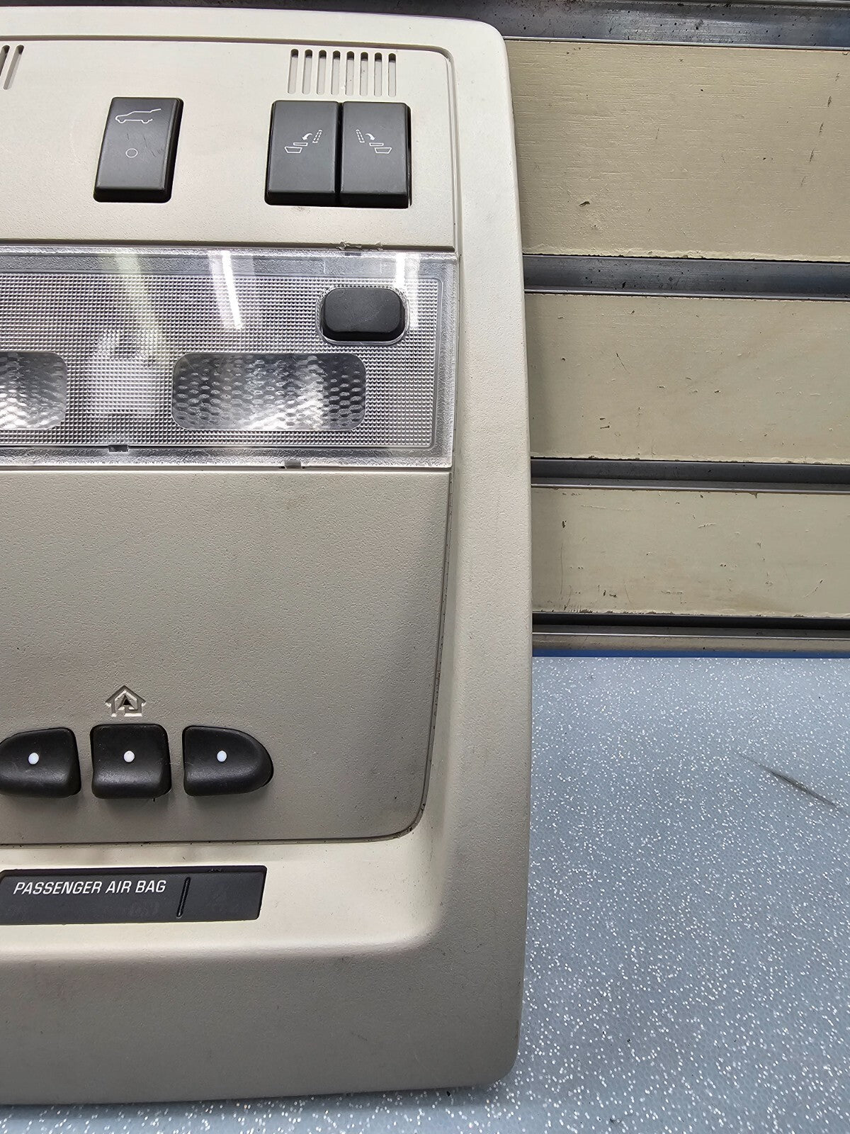 🔥07-13 Silverado Sierra Overhead Console Map Dome Light Roof Storage Light Gray
