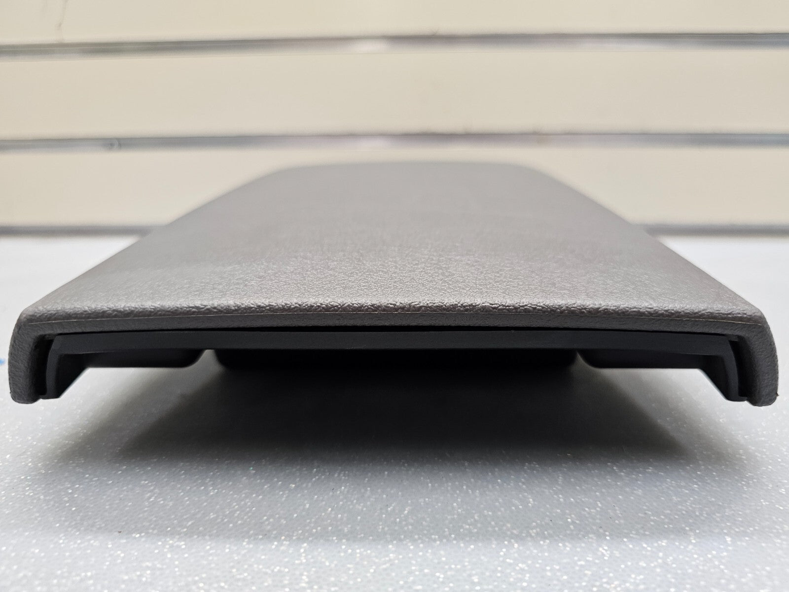 02-05 EXPLORER Mountaineer Center Console Lid Armrest Top Cover Assembly Black