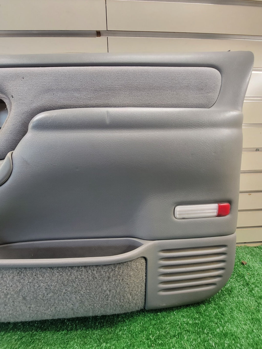 🔥95-99 Chevy GMC Silverado C/K DOOR PANEL Front Passenger Right Gray OEM D2