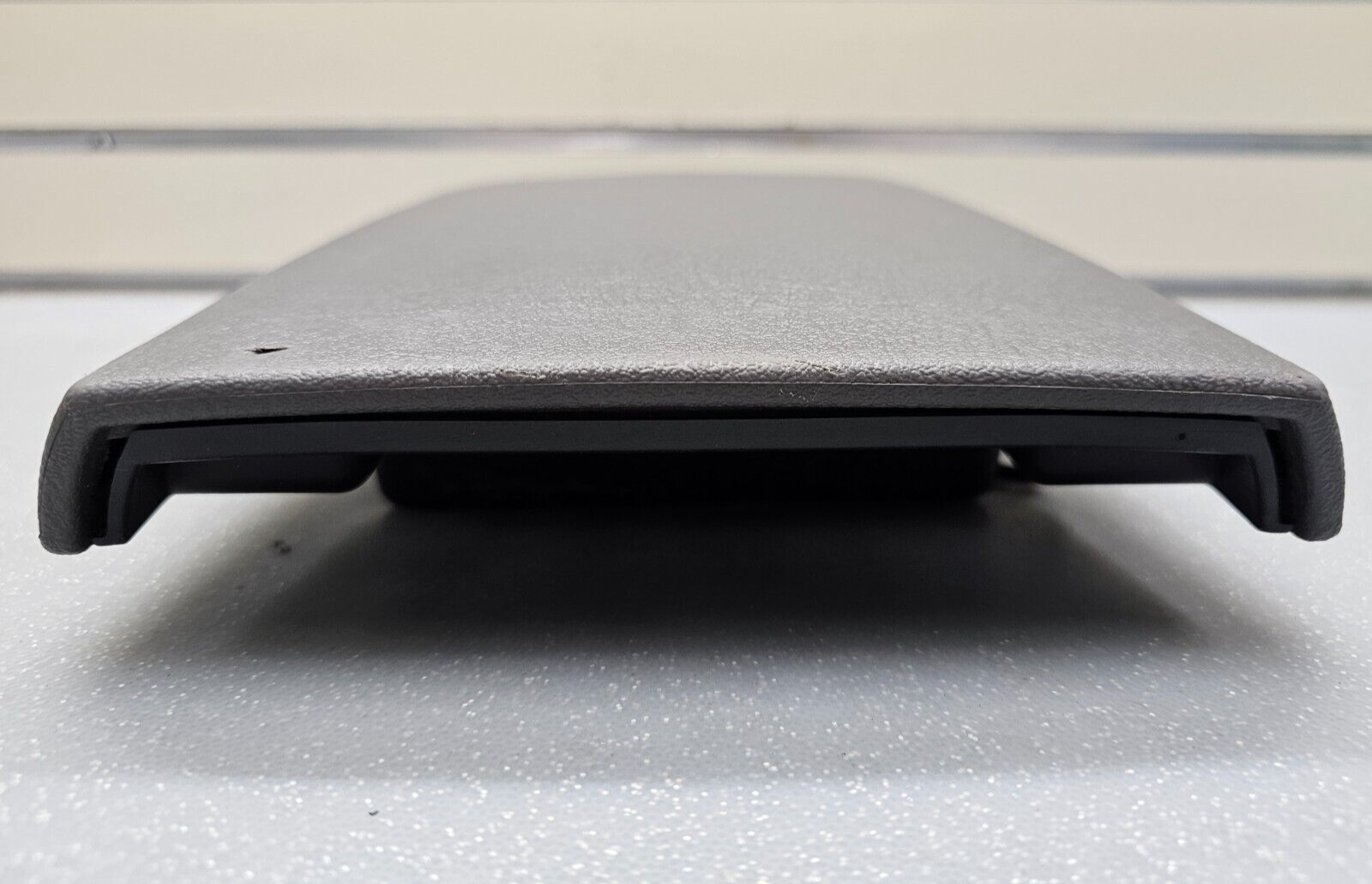 02-05 EXPLORER Mountaineer Center Console Lid Armrest Top Pad Cover Assembly DG