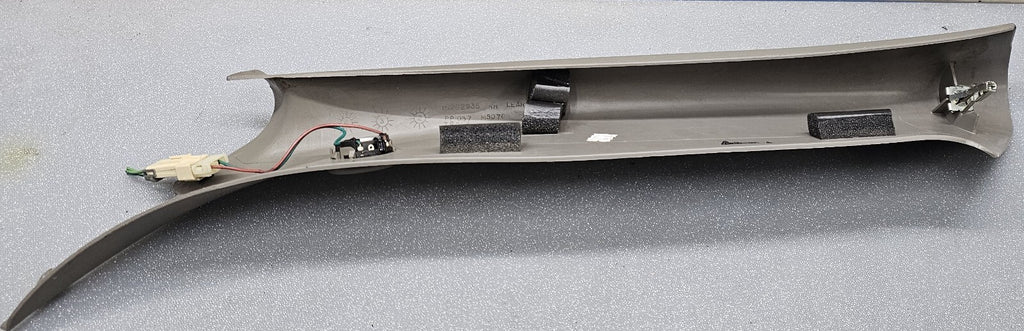 99-06 SILVERADO SIERRA Roof Molding A PILLAR Trim RIGHT Pass Speak LIGHTGRAY P3