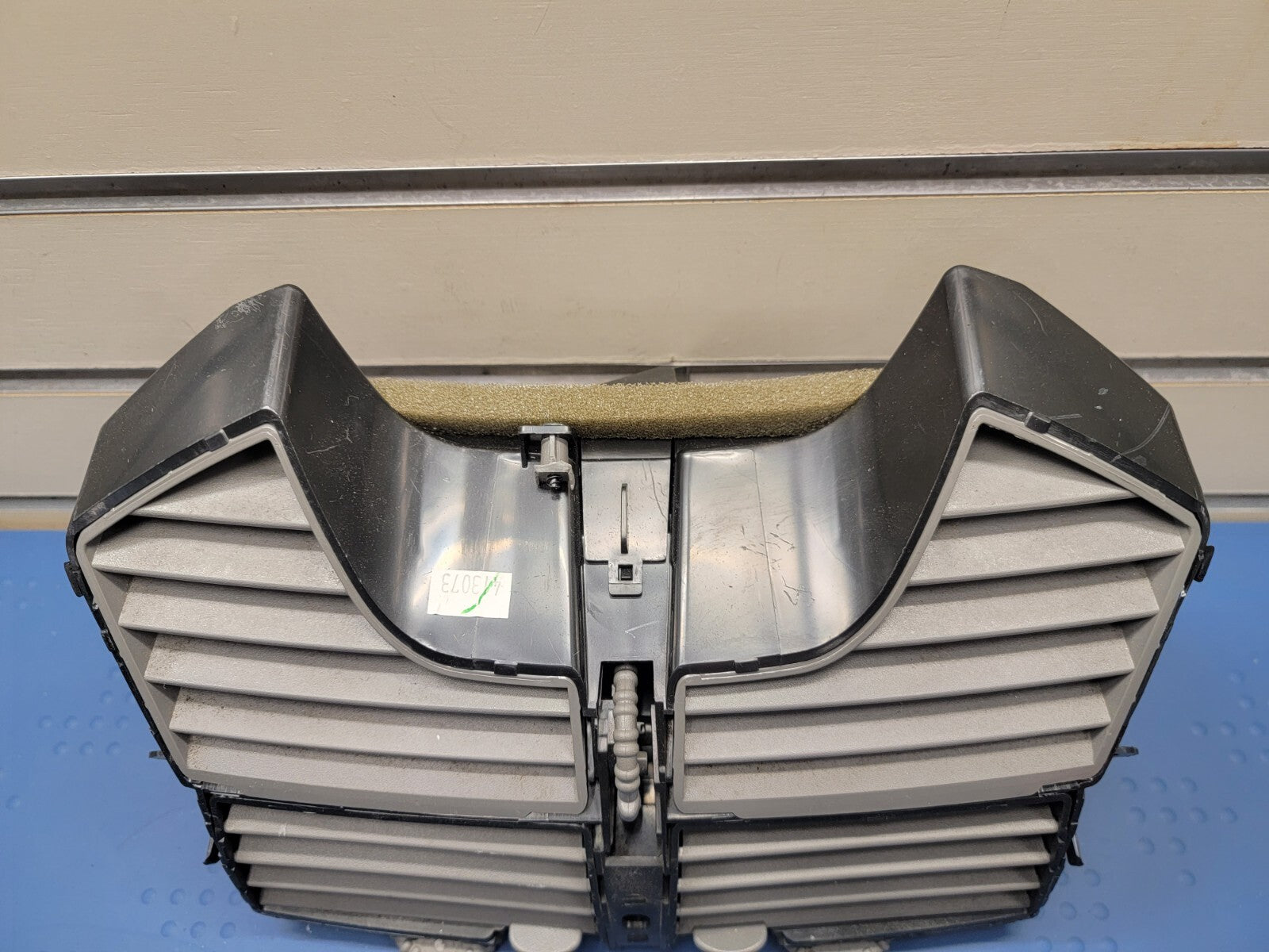 🔥2004-2008 Chevy Malibu Center Dash Vent Grey Gray OEM 22634937
