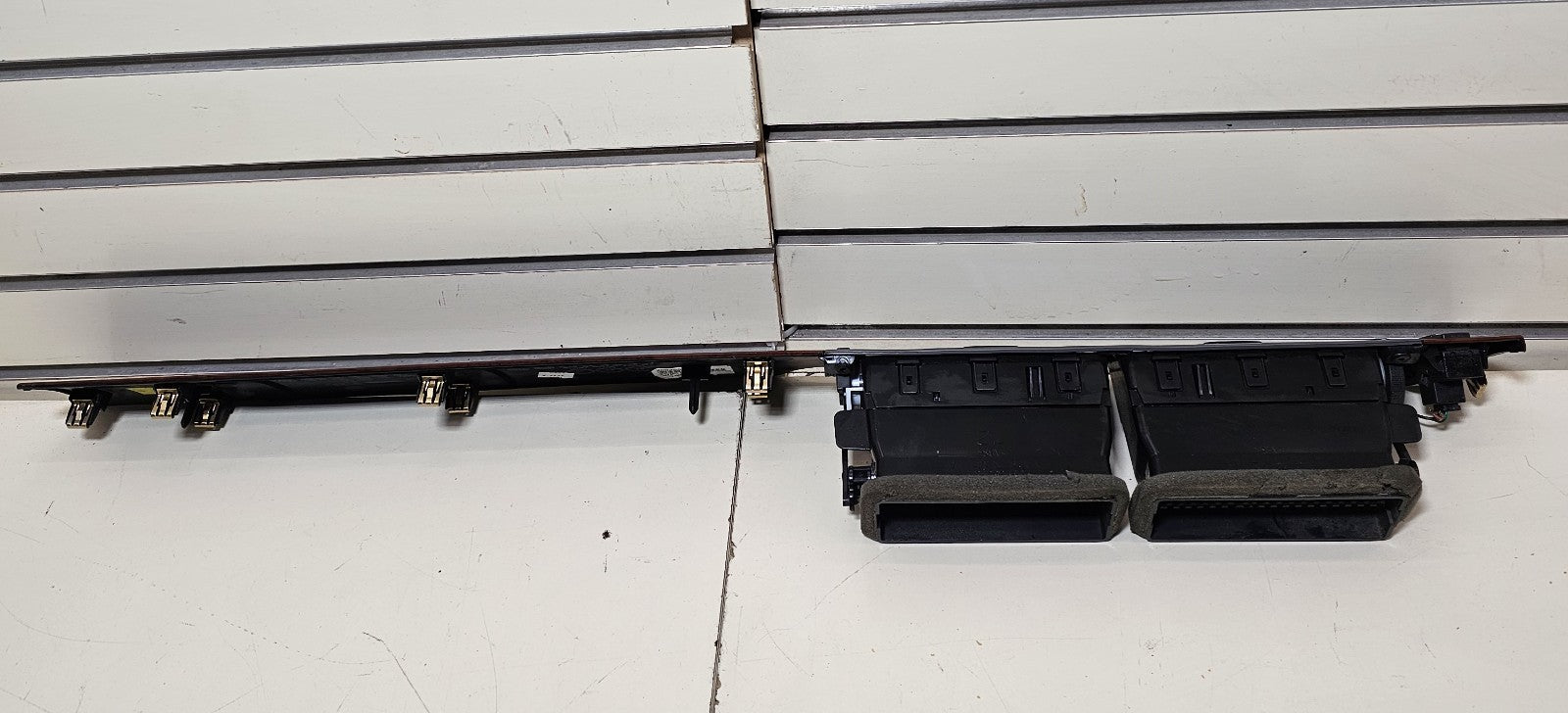 🔥07-13 Suburban TAHOE YUKON Dash Radio Bezel Trim RIGHT Panel w/ Vent WOOD B36