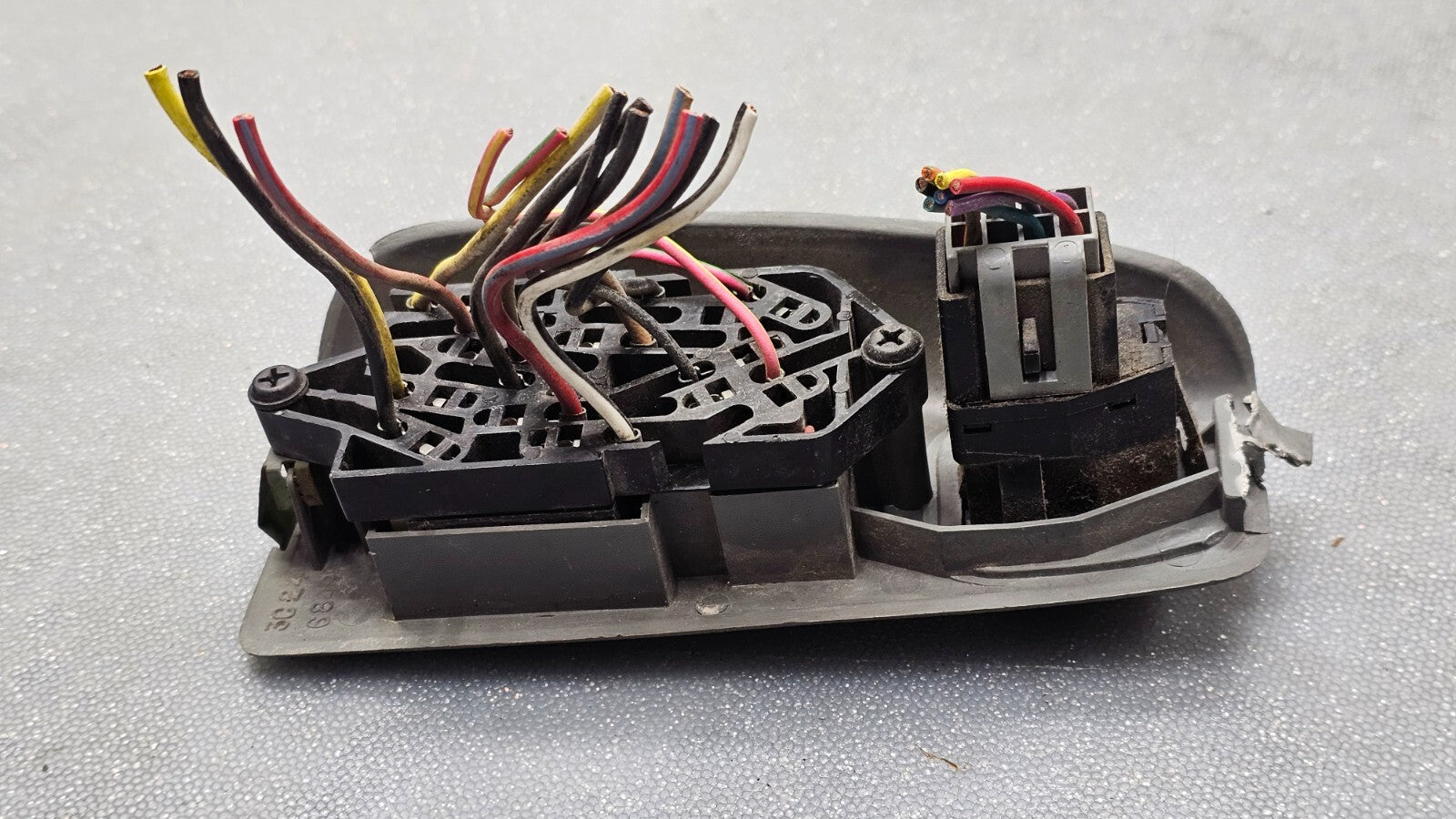 03-08 Ford  E150 E250 E350 Left Driver Door Mirror Window Power Lock Switch Gray