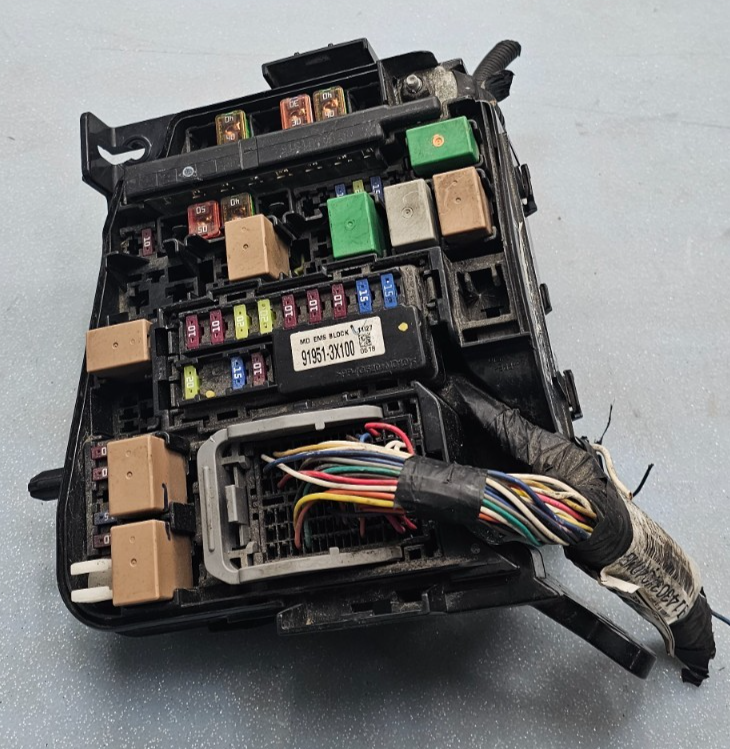 🔥11-13 Elantra Engine Fuse Box Body Control Integrated Power Module TIPM