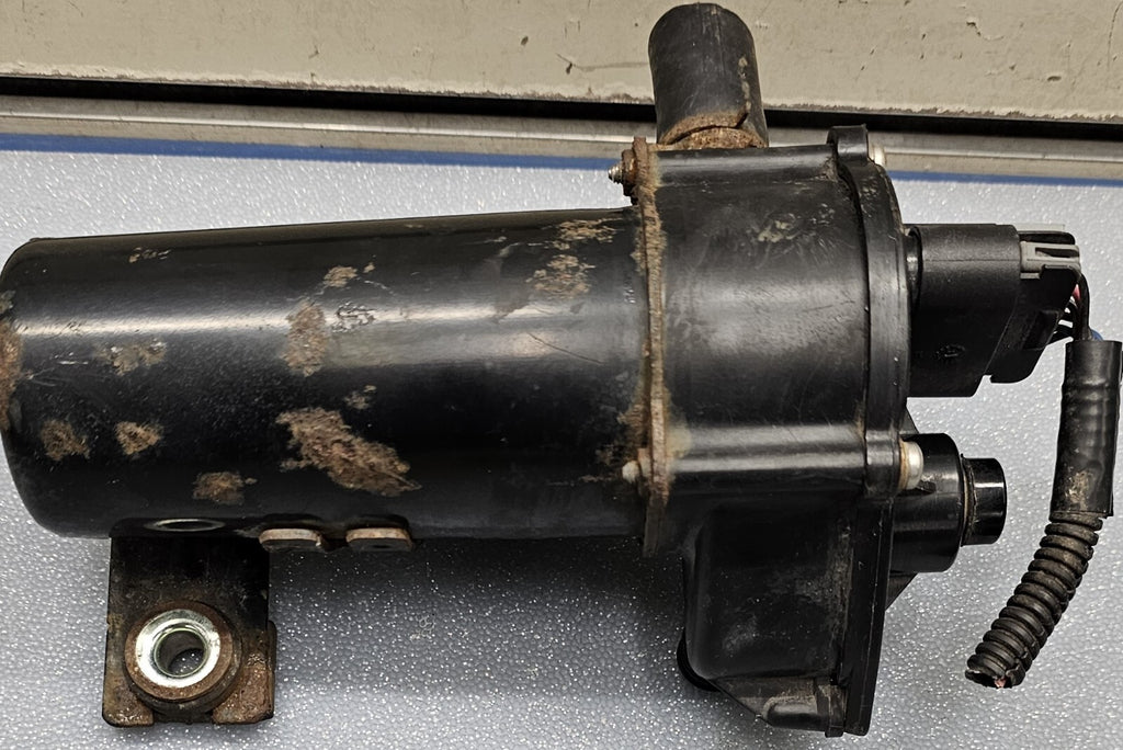 03-06 Silverado Sierra Tahoe Yukon Brake Vacuum Valve Booster Supplemental Pump