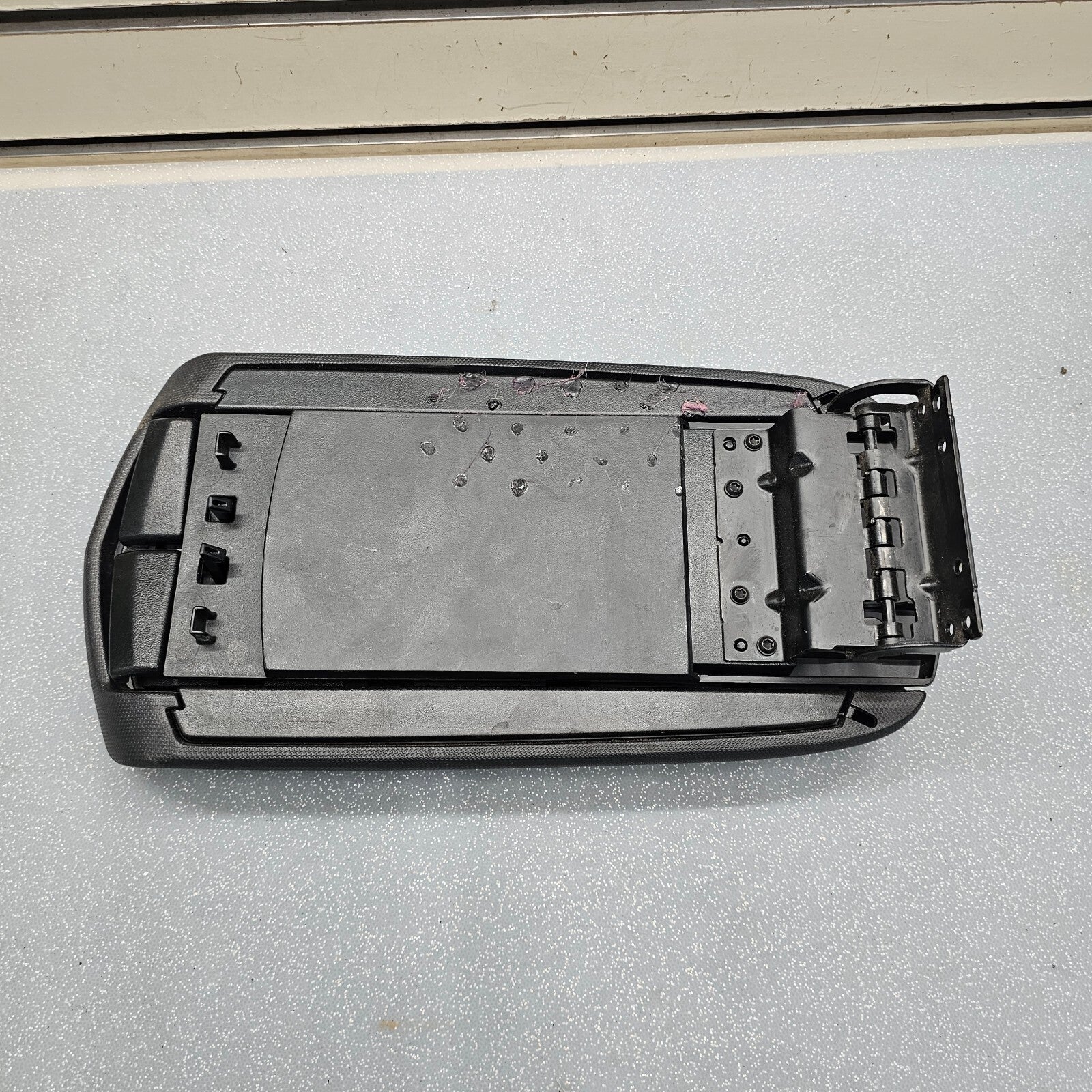 🔥07-10 Chrysler Sebring Center Console Lid Armrest Storage Assembly Top Black