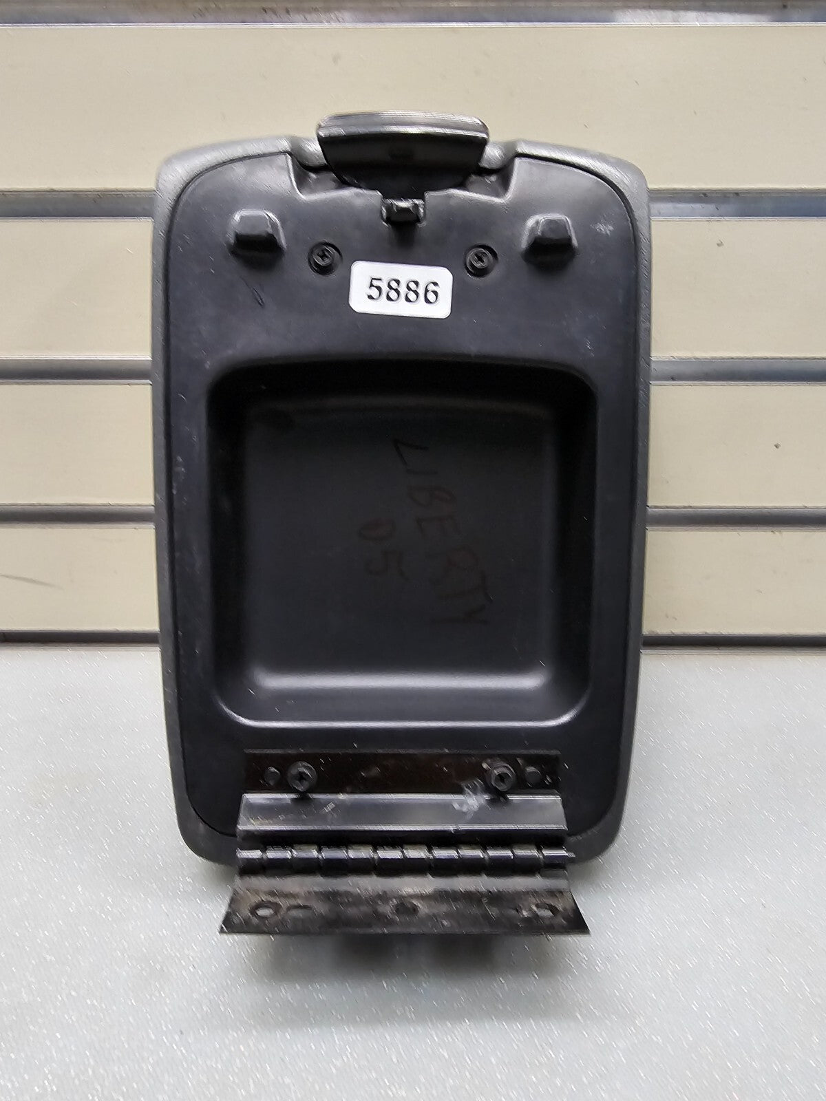 🔥2002-2007 Jeep Liberty Front Center Console Arm Rest Lid Cover Black OEM