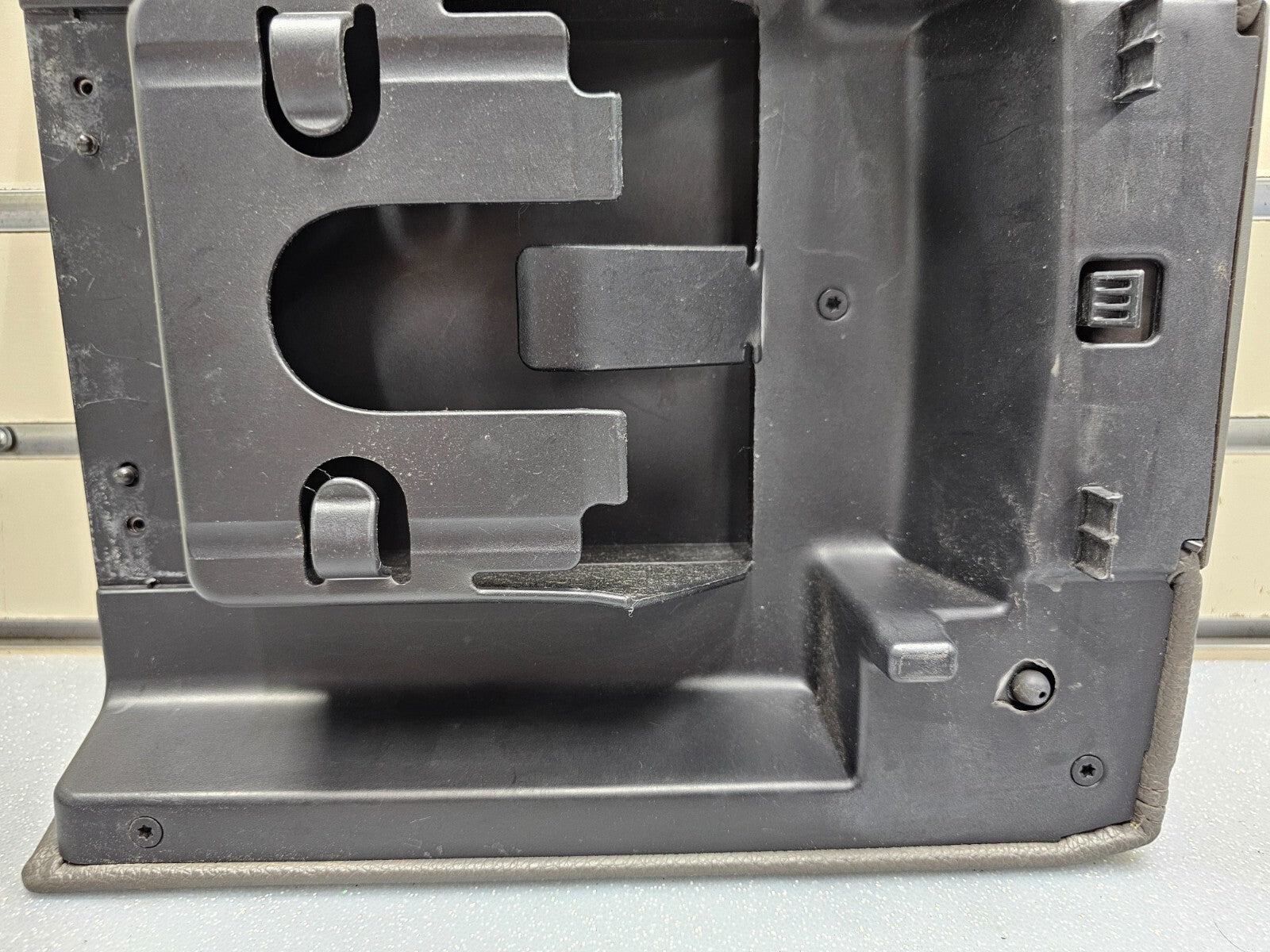 04-08 FORD F150 LARIAT FLOOR CENTER CONSOLE COLUMN SHIFT ARM REST LID TOP BLACK