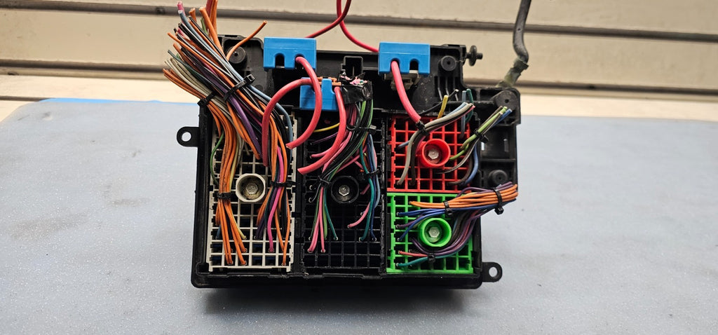 🔥99-02 Sierra Silverado Engine TIPM Fuse Relay Box Junction Body Control Module