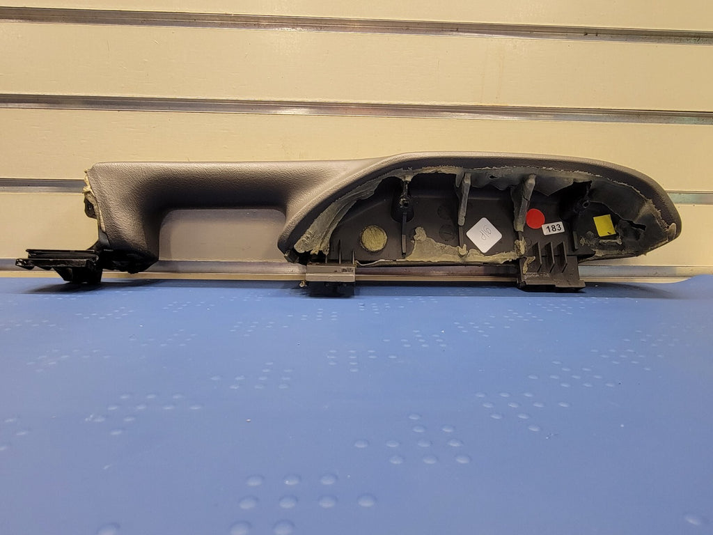 03-06 Silverado SIERRA TAHOE Door Panel ARMREST Front right Handle graphite H2
