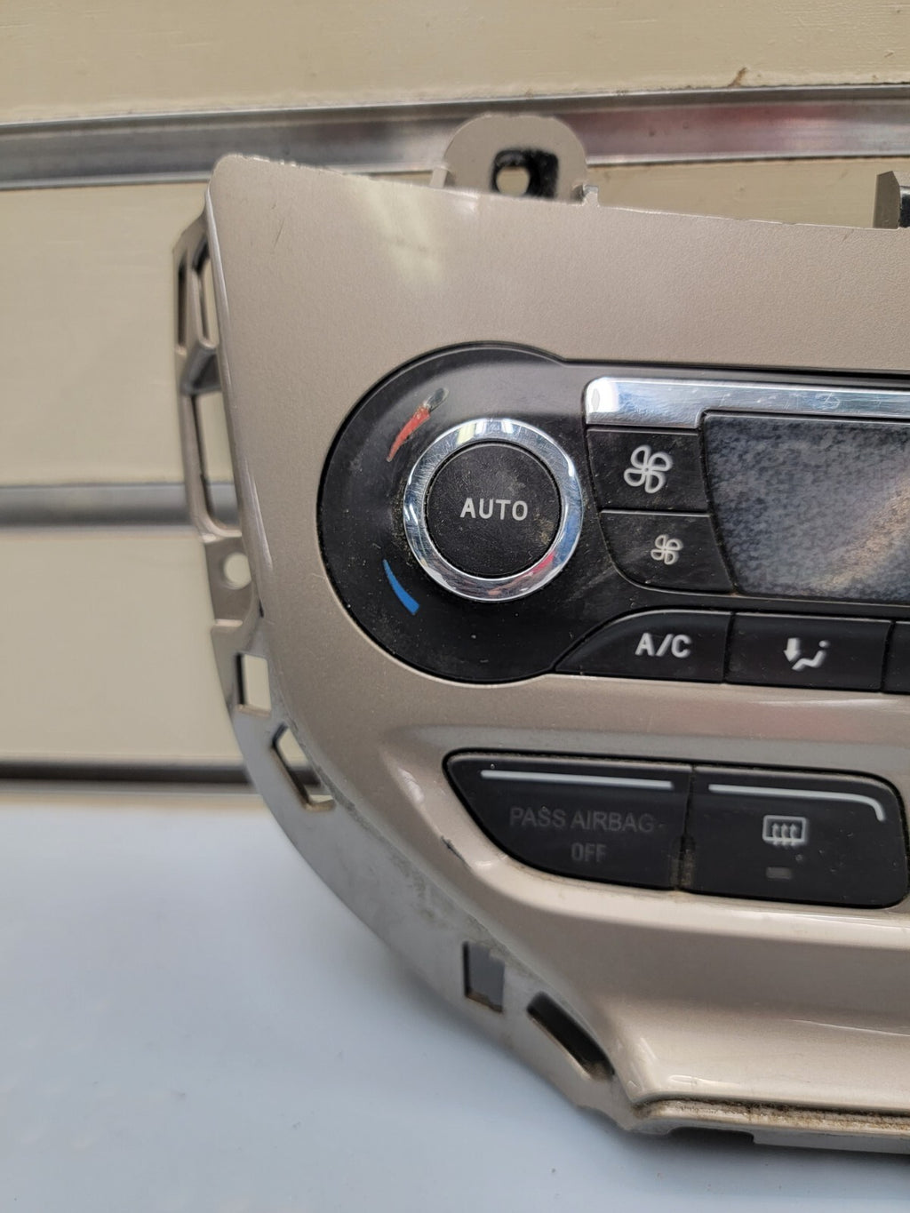 🔥12-14 FORD FOCUS A/C HEATER CLIMATE CONTROL Dash Bezel Temperature Tan OEM