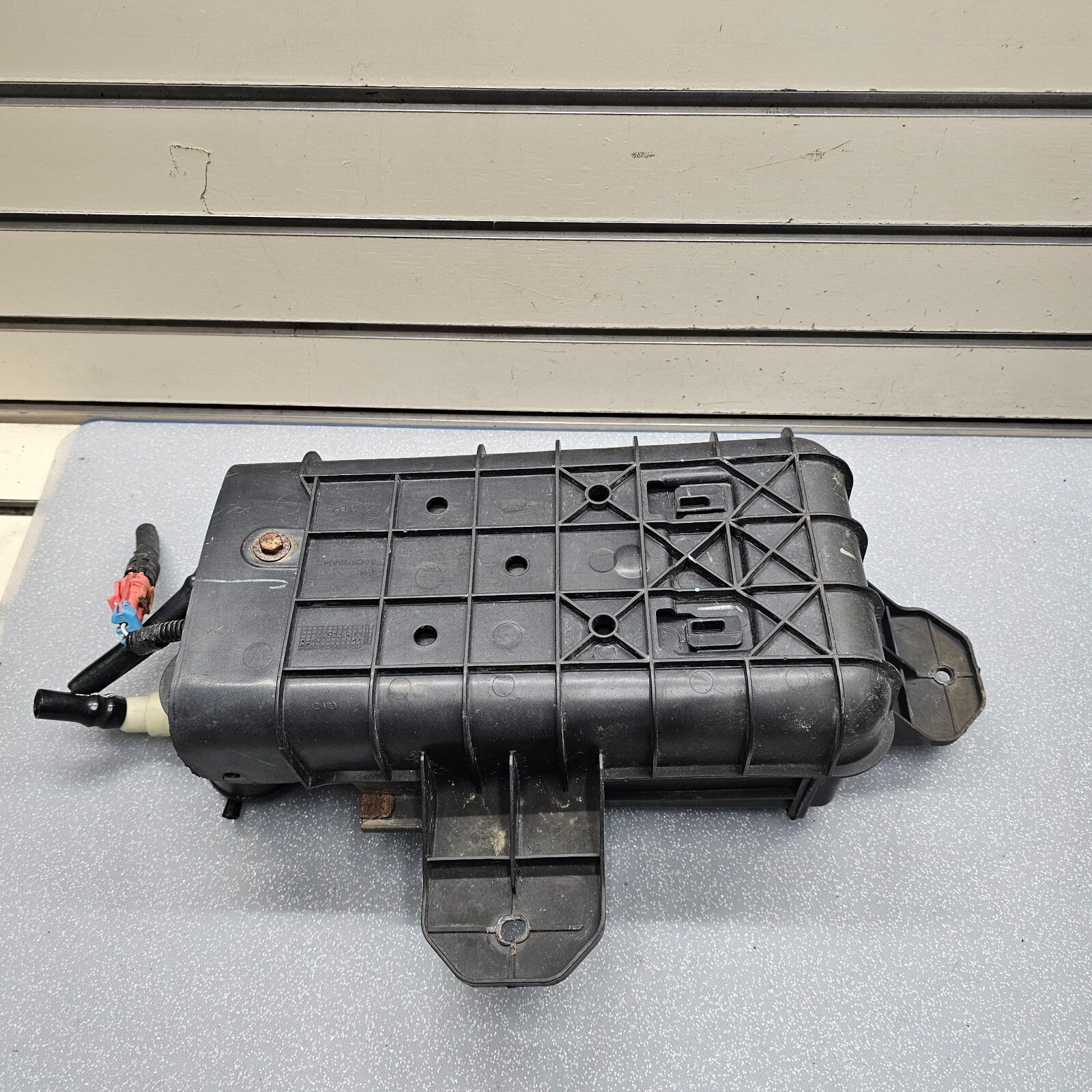 10-12 Santa Fe 11-13 Sorento FUEL VAPOR CHARCOAL EVAP EMMISION CANISTER ASSEMBLY