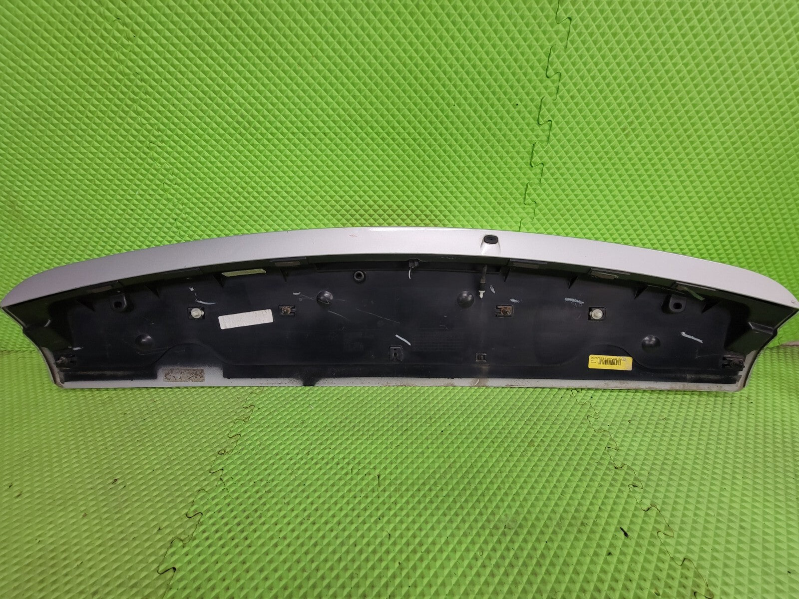 11-20 Dodge Grand Caravan Rear Upper Hatch Spoiler Wing Mount Break Light Silver