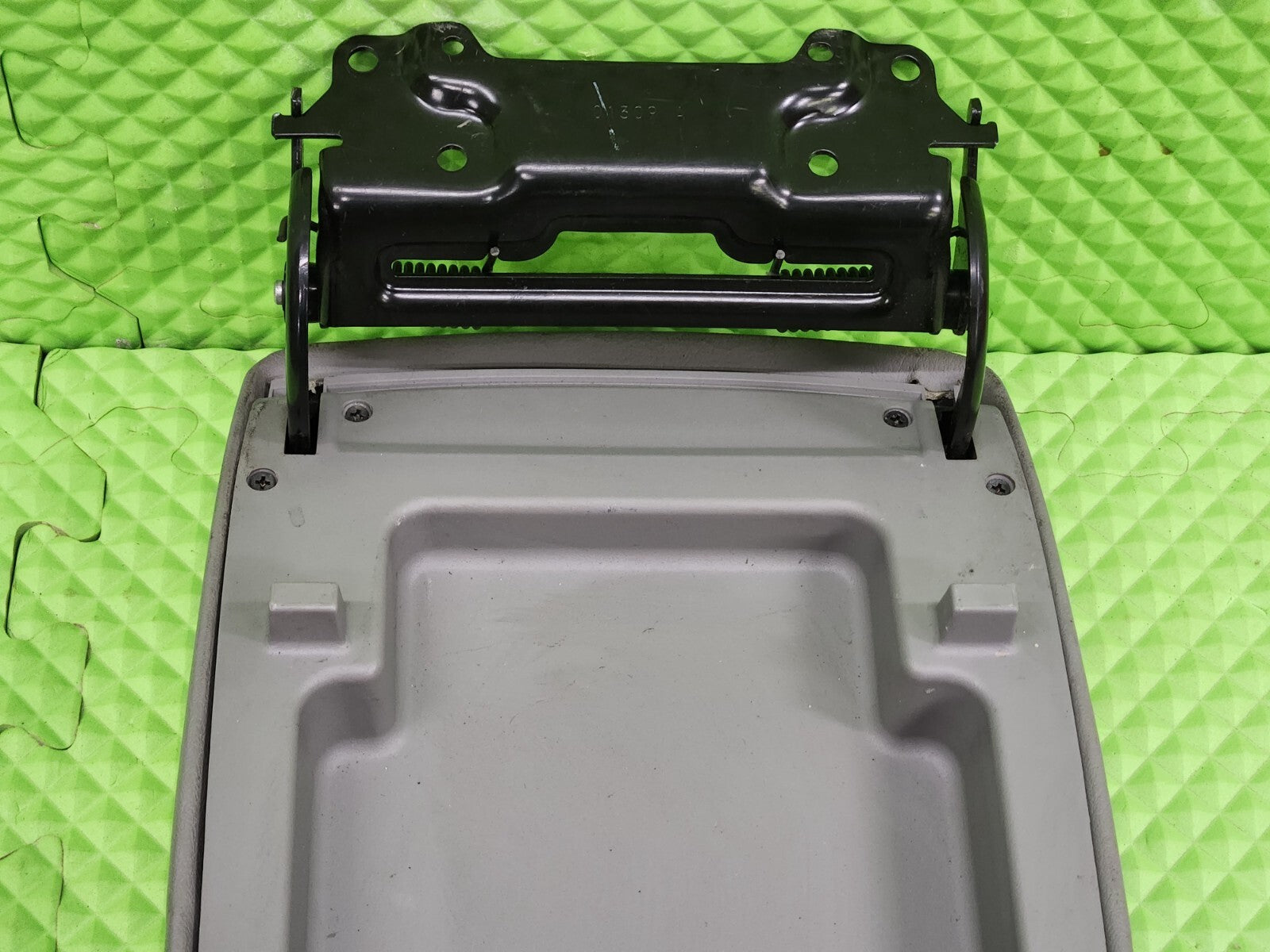 🔥2007-2011 TOYOTA CAMRY CENTER CONSOLE ARM REST LID COVER TOP PAD BOX GRAY