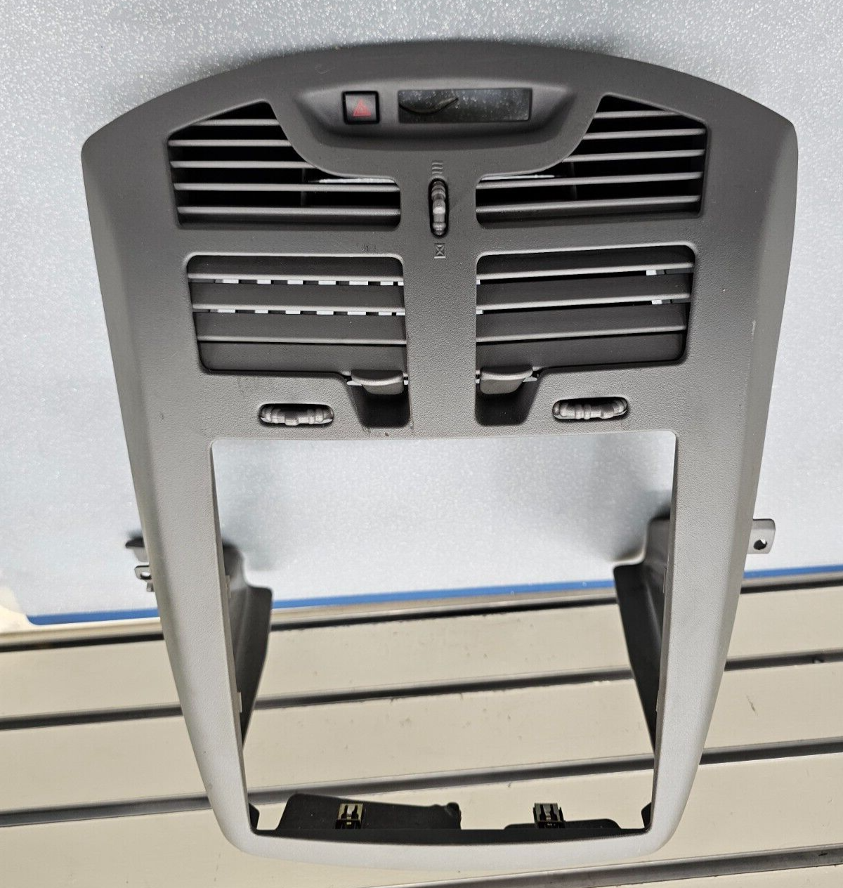 🔥04-07 Chevrolet MALIBU Dash Center RADIO BEZEL Climate Air Vents Trim GRAY B7