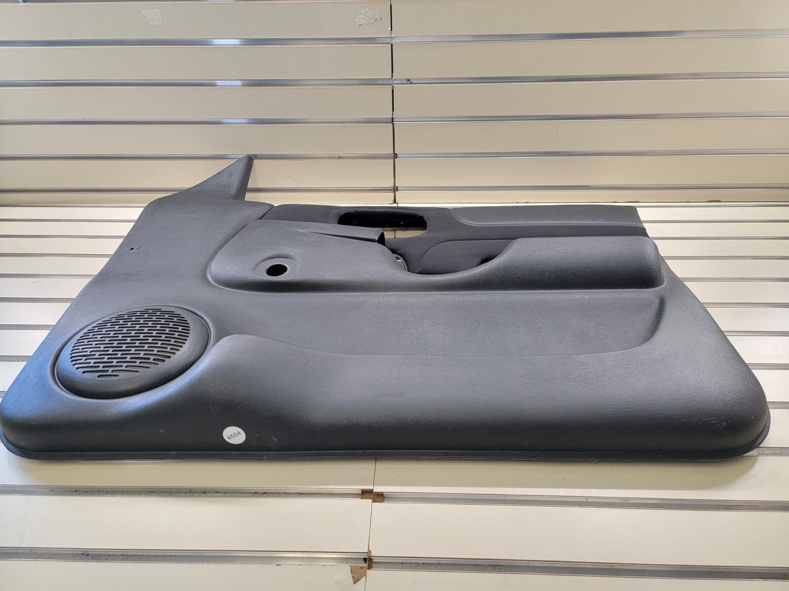 98-04 Chevy Blazer Jimmy S-10 GMC Sonoma Front Door Panel manual right BLACK