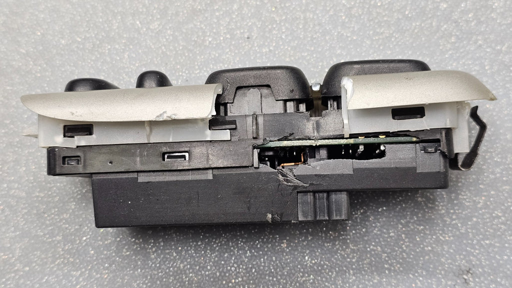 01-07 Escape Mariner Tribute Front Left Driver Master Door Window Switch Silver