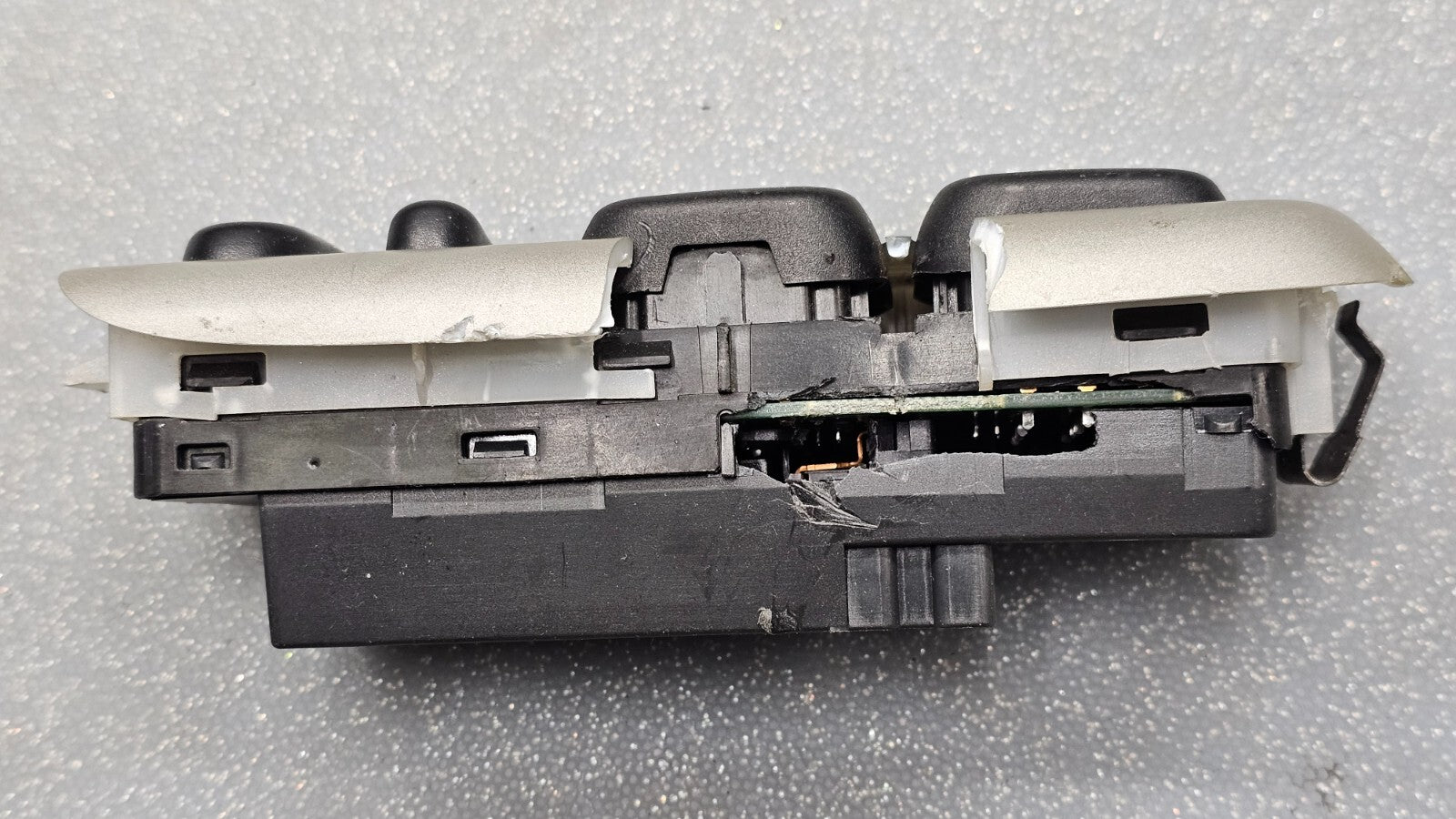 01-07 Escape Mariner Tribute Front Left Driver Master Door Window Switch Silver