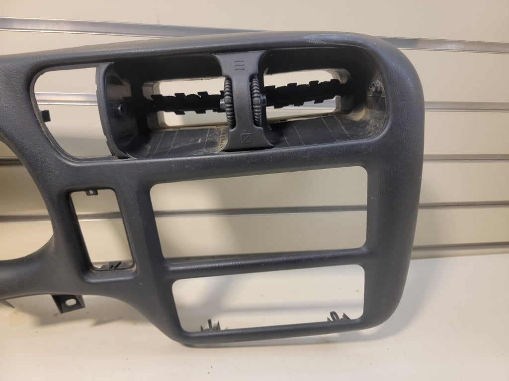 98-04 BLAZER S10 JIMMY SONOMA Cluster Dash Radio Bezel Dark Gray C8