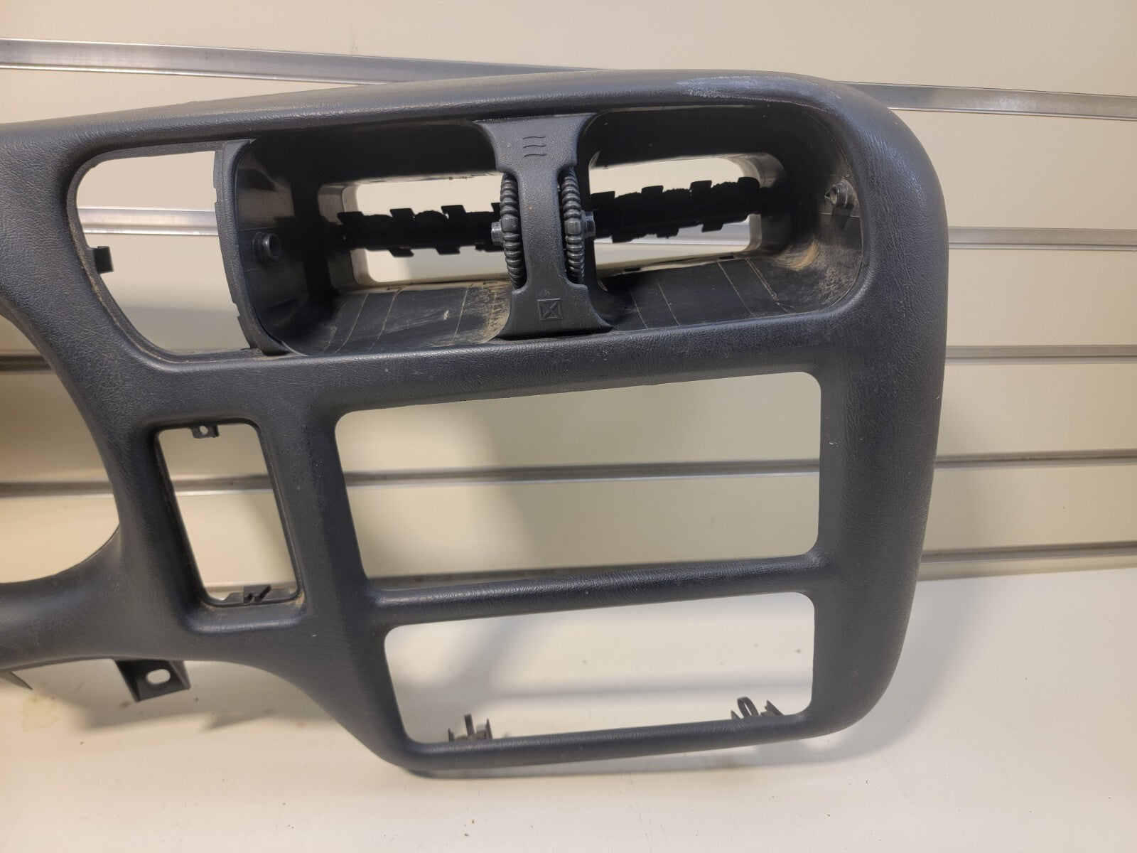 98-04 BLAZER S10 JIMMY SONOMA Cluster Dash Radio Bezel Dark Gray C8