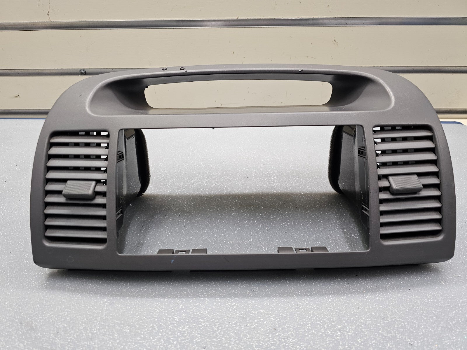 🔥02-06 Toyota CAMRY Center Dash RADIO Surround BEZEL Trim Panel Assembly Gray