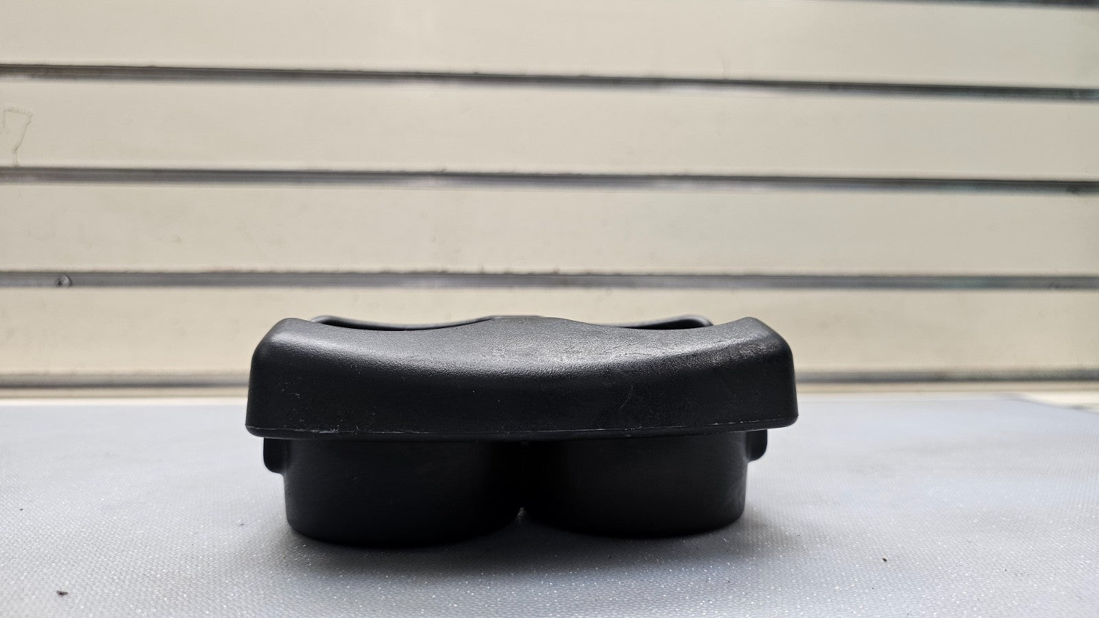 🔥00-05 CADILLAC DEVILLE REAR CENTER CONSOLE BACK SEAT ARMREST CUP DRINK HOLDER