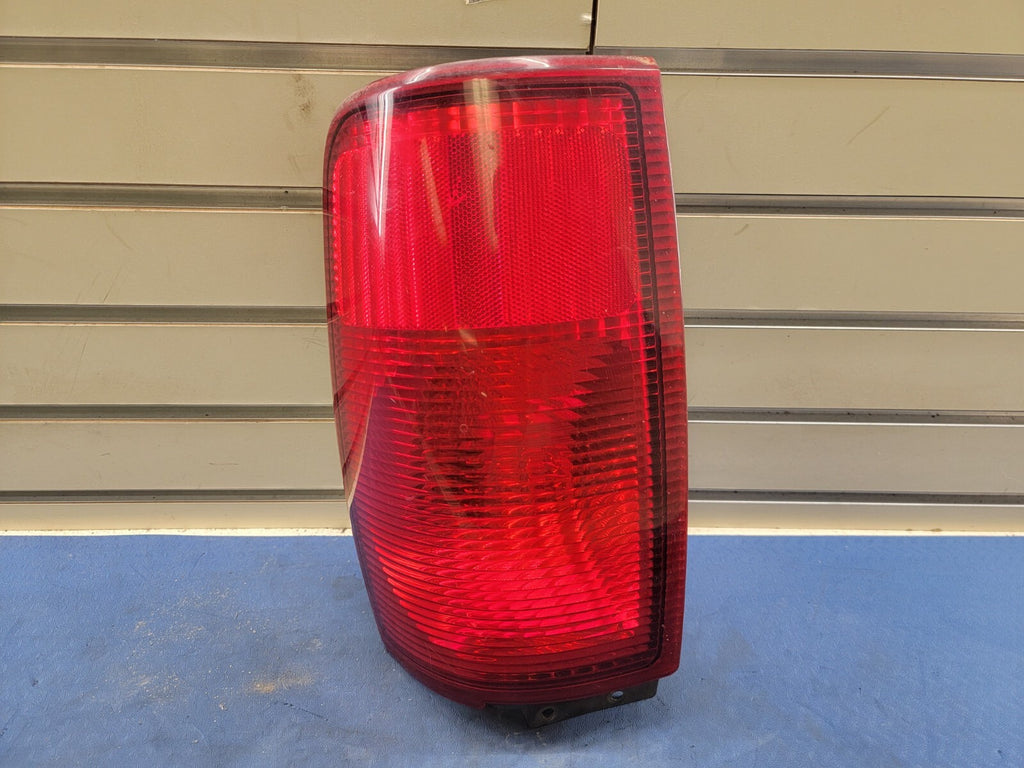 🔥1998-2000 Lincoln Navigator Left Driver Tail Light Lamp Outer Assembly