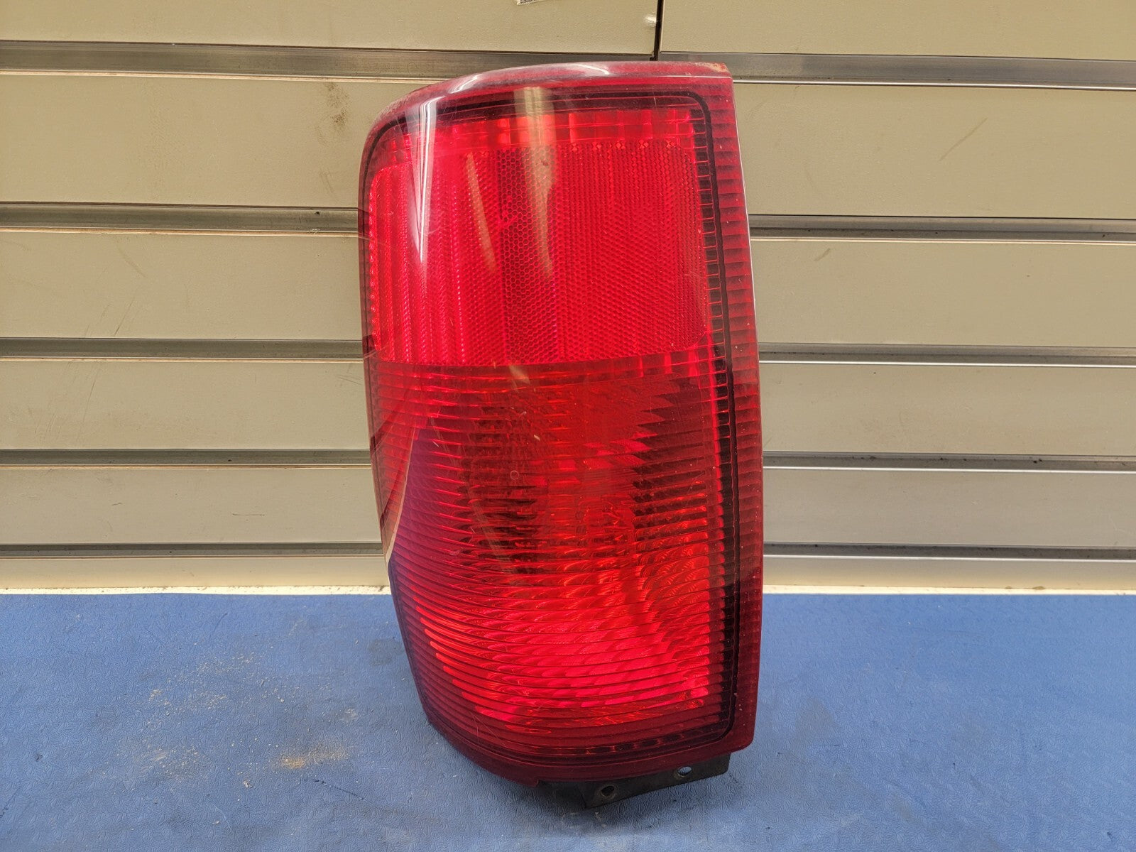 🔥1998-2000 Lincoln Navigator Left Driver Tail Light Lamp Outer Assembly