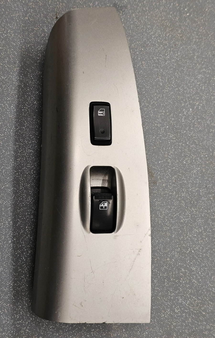 🔥05-10 Kia Sportage Front Right Passenger Window Control Switch Bezel Silver