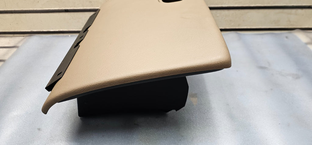02-05 trailblazer Envoy Rainier Dash Glove Box Storage Compartment Assembly Tan