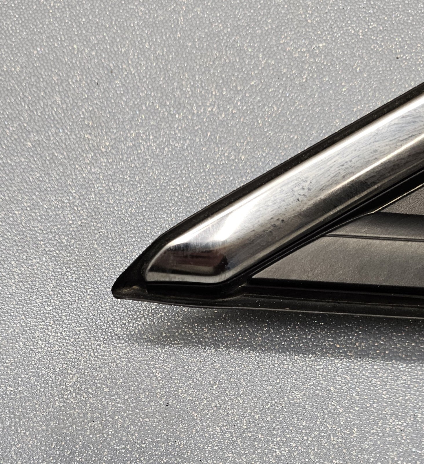 🔥13-20 FORD FUSION FRONT RIGHT FENDER CORNER MOLDING Trim