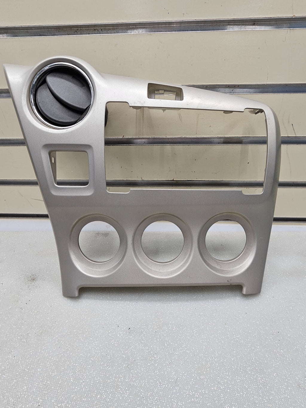09-12 Toyota Matrix Pontiac Vibe Dash Center Stereo Radio Bezel Trim SILVER B61