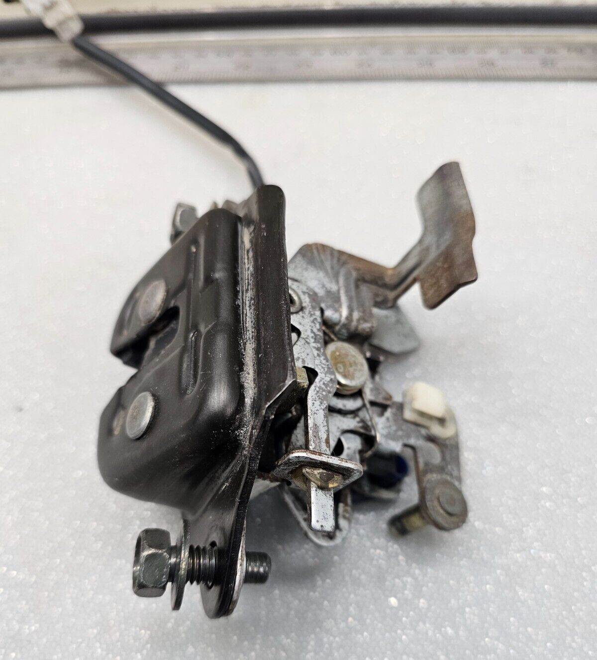 🔥97-04 Nissan Pathfinder QX4 SUV Rear Trunk Latch Tail Gate Door Lock Assembly
