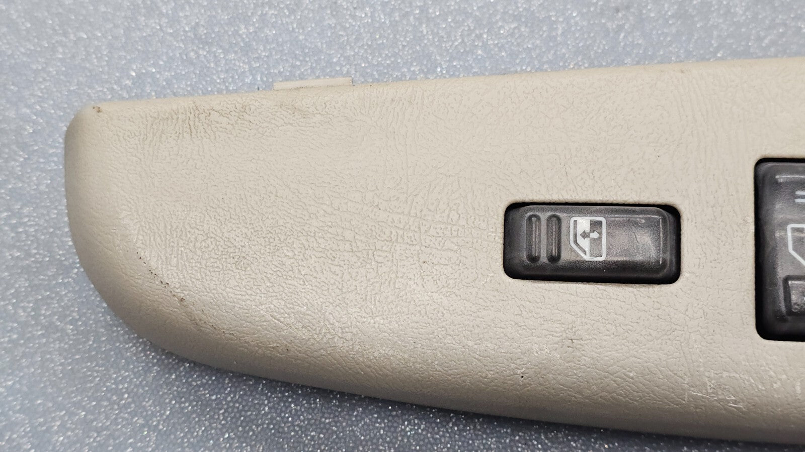 99-02 Silverado SIERRA Power Window Switch Front Passenger Lock TAN WS3