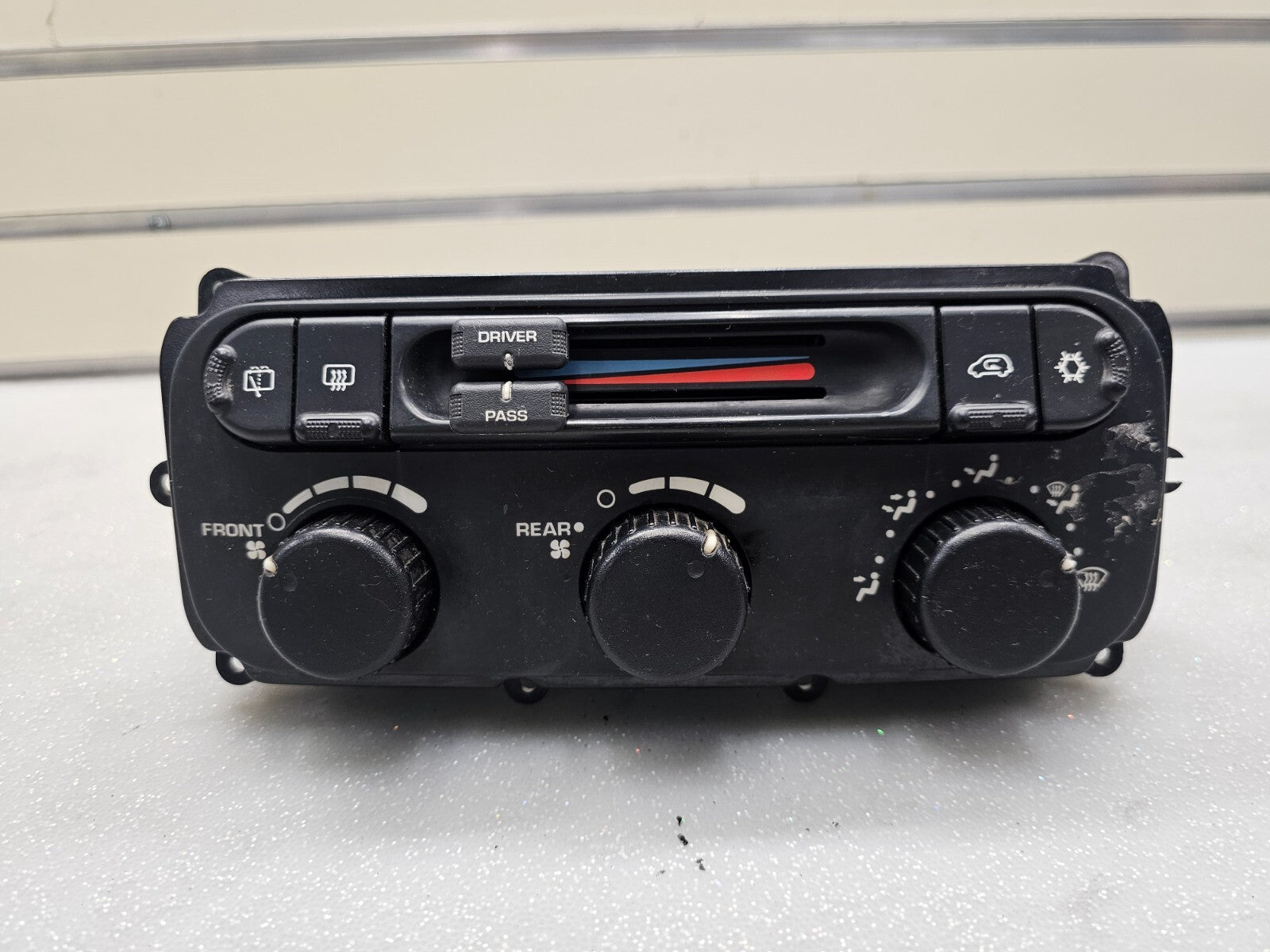 04-07 Dodge Caravan Town Country Dash AC Climate Temperature Heater Control OEM
