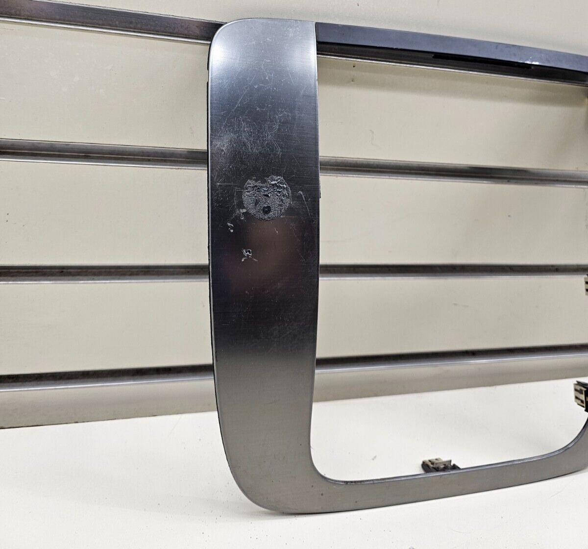 🔥07-13 SILVERADO TAHOE YUKON FRONT CENTER DASH RADIO BEZEL TRIM ASSEMBLY SILVER