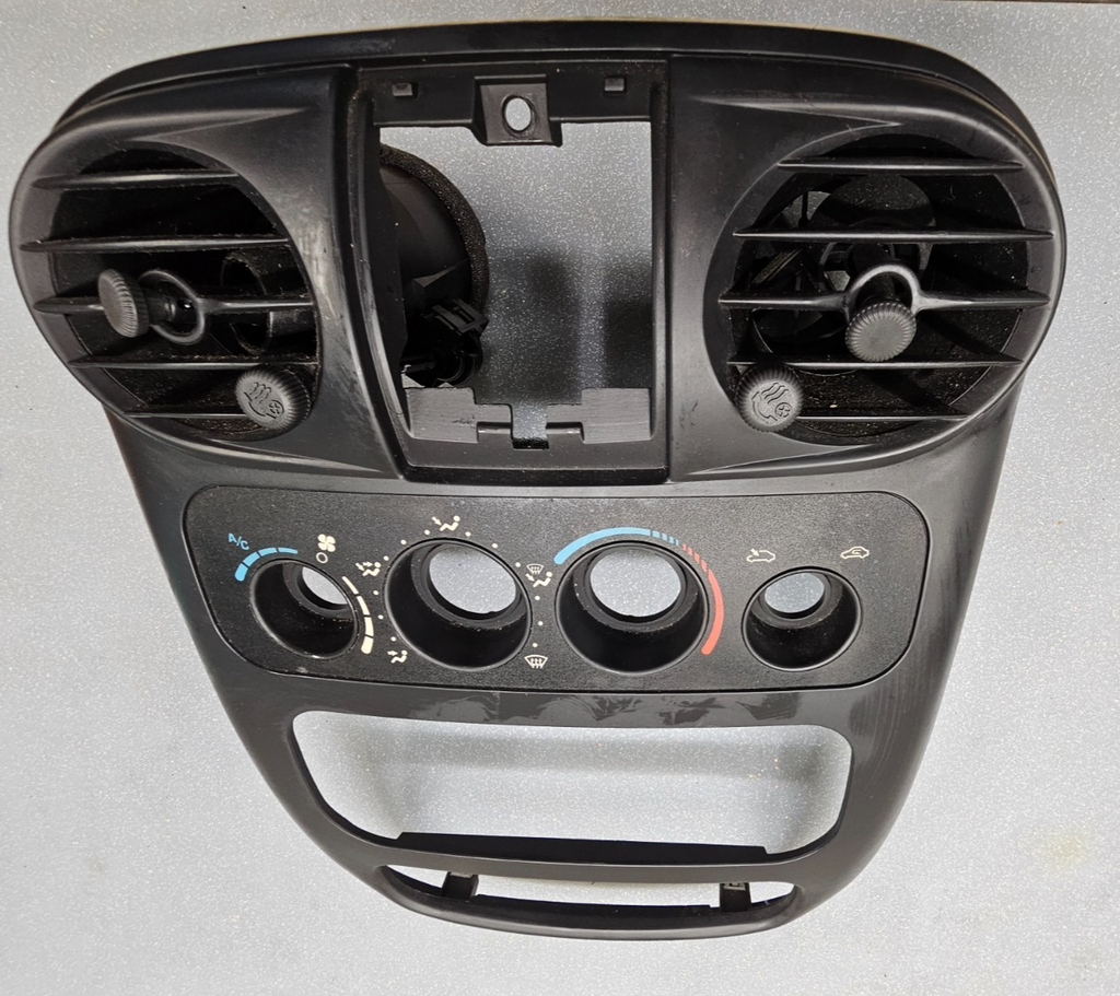 🔥01-05 Chrysler PT CRUISER Dash Radio Bezel Climate Trim Panel BLACK B17
