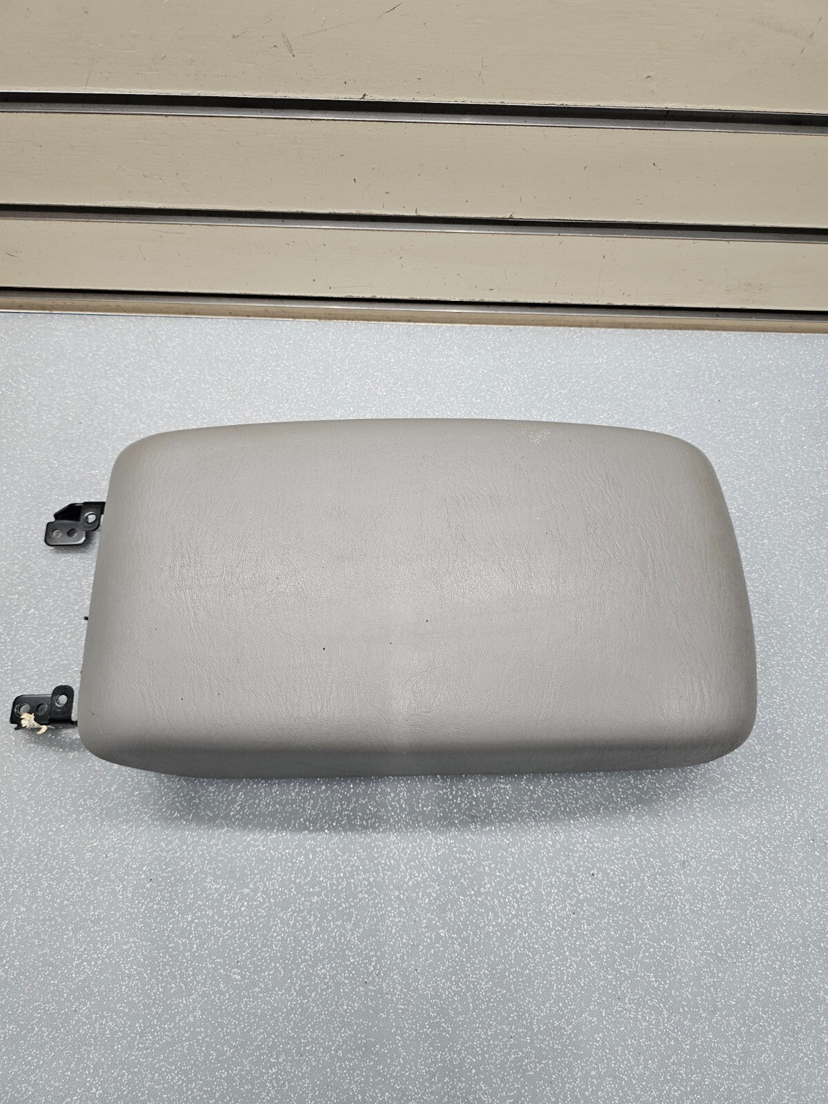 02-06 Toyota CAMRY Solara Center Console Armrest Storage Cover LEATHER GRAY L20