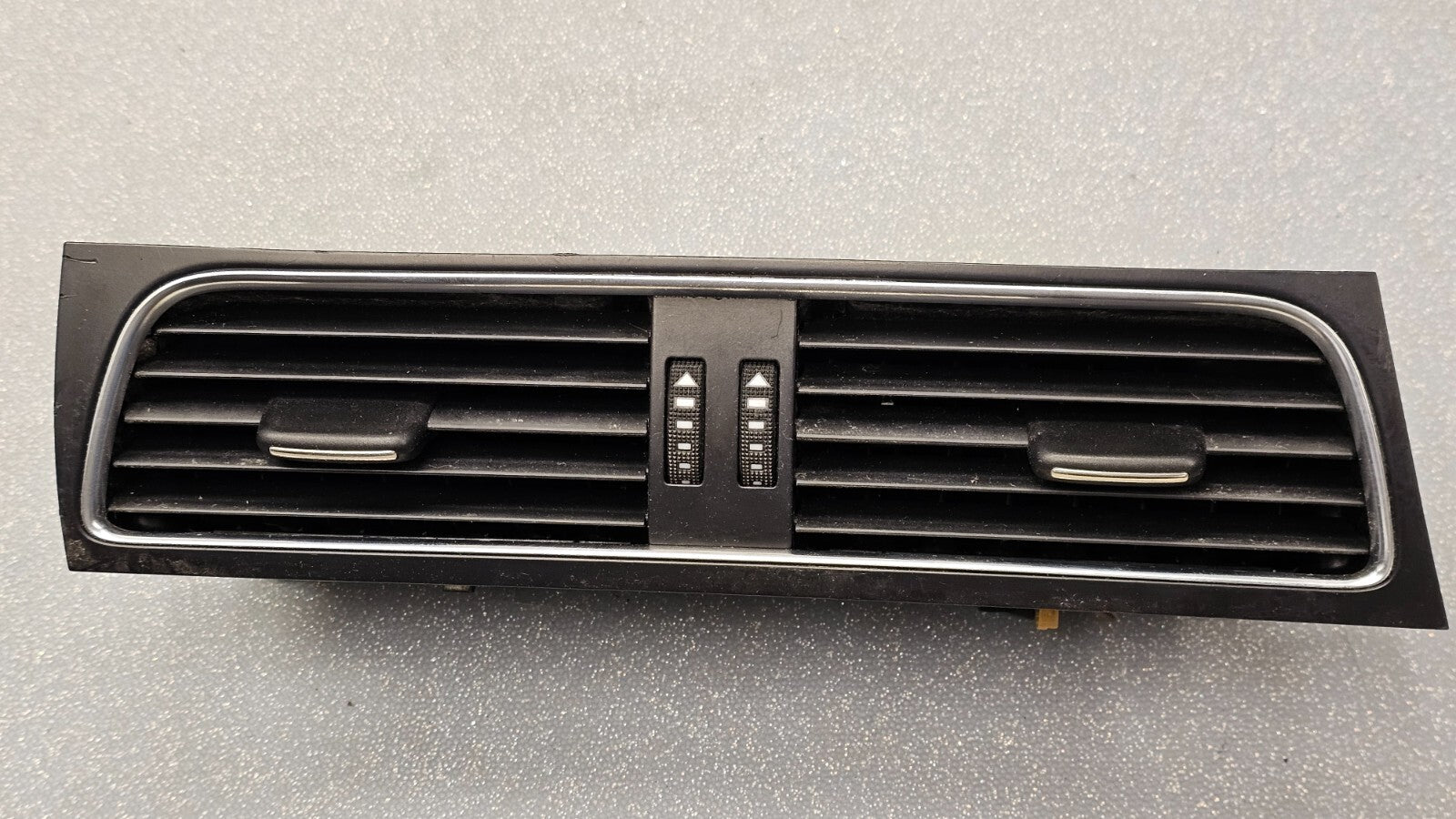 09-12 Audi A4 S4 A5 Center Dash AC Air Vent Heater Conditioner Instrument Black