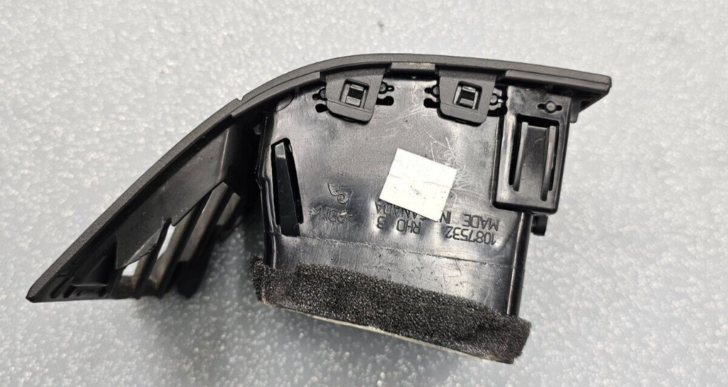 2005-2010 Chrysler 300 300C Dash A/C Heater Air Vet Front RIGHT BLACK VT42