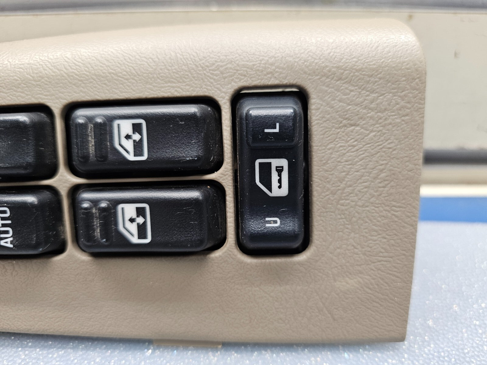 🔥99-02 Tahoe Suburban Yukon Left Driver Master Power Window Switch Assembly TAN